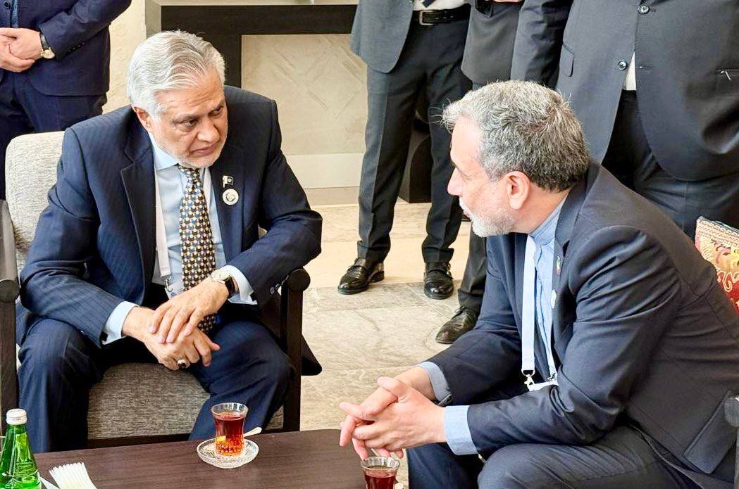 Iran, Pakistan FMs hold friendly talks in Azerbaijan