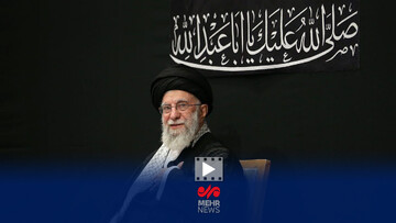 تصاویری از حضور رهبر انقلاب در مراسم عزاداری شب عاشورای حسینی