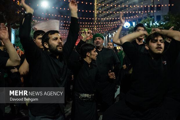 آیین‌ مشعل گردانی نجفی‌های مقیم مشهد