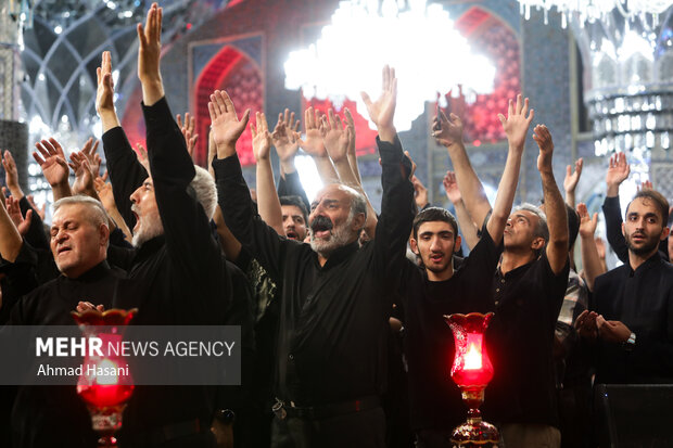 شب تاسوعای حسینی در حرم مطهر امام رضا (ع)