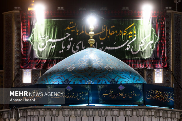 شب تاسوعای حسینی در حرم مطهر امام رضا (ع)