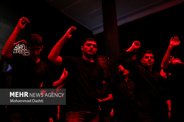 عزاداری حسینی جوانان محلاتی در شب تاسوعا