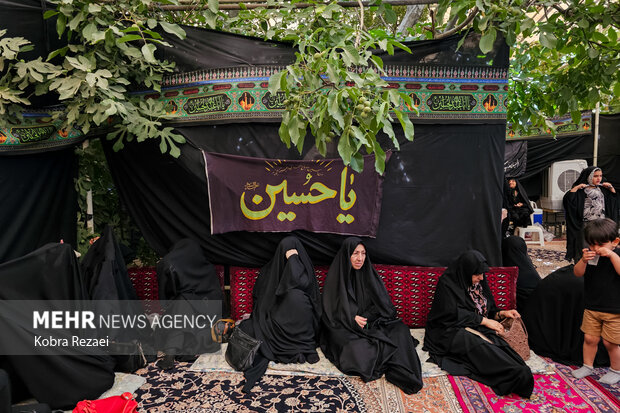 روضه‌خوانی سنتی در خانه نوغانی‌های مشهد