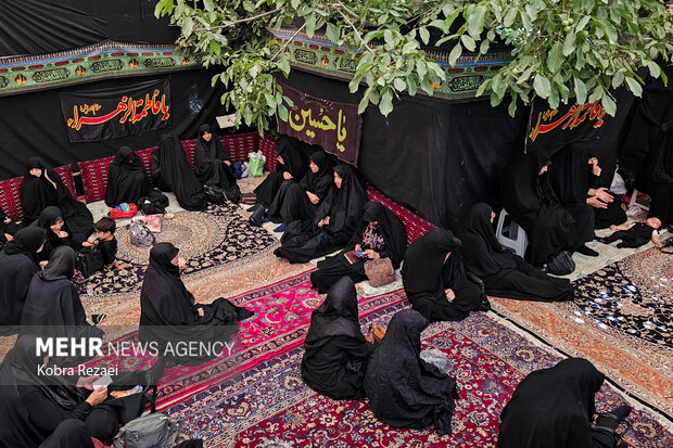 روضه‌خوانی سنتی در خانه نوغانی‌های مشهد