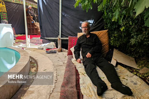 روضه‌خوانی سنتی در خانه نوغانی‌های مشهد