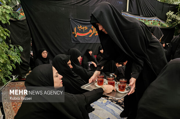 روضه‌خوانی سنتی در خانه نوغانی‌های مشهد