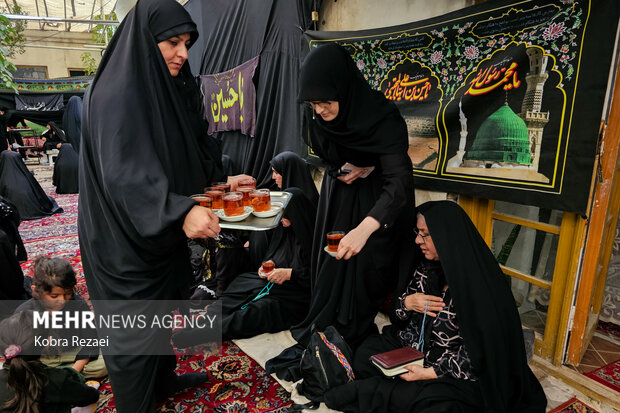 روضه‌خوانی سنتی در خانه نوغانی‌های مشهد