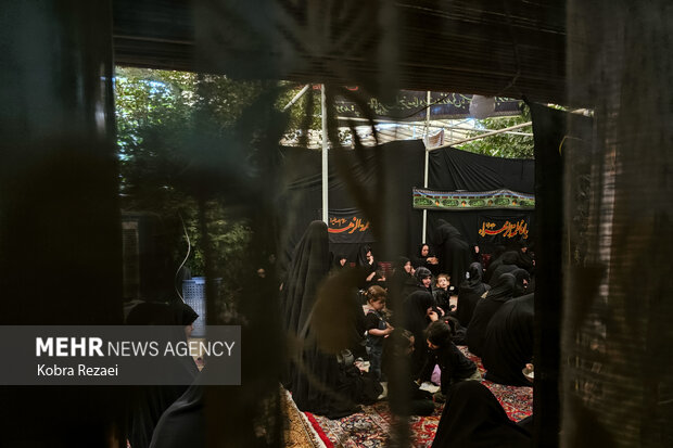 روضه‌خوانی سنتی در خانه نوغانی‌های مشهد