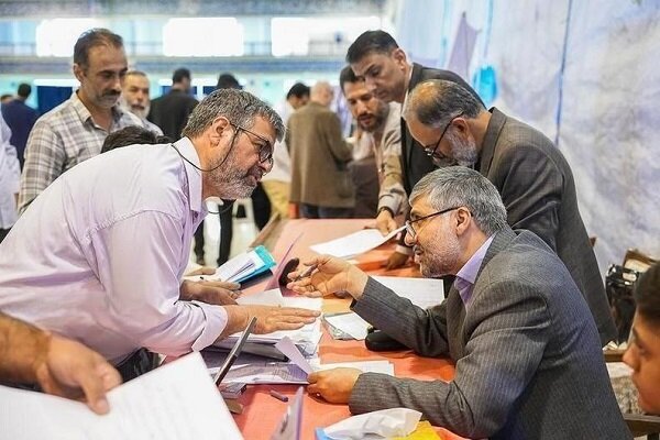 میز خدمت اداره کل ارتباطات مردمی قوه قضاییه در مصلای امام برپا شد