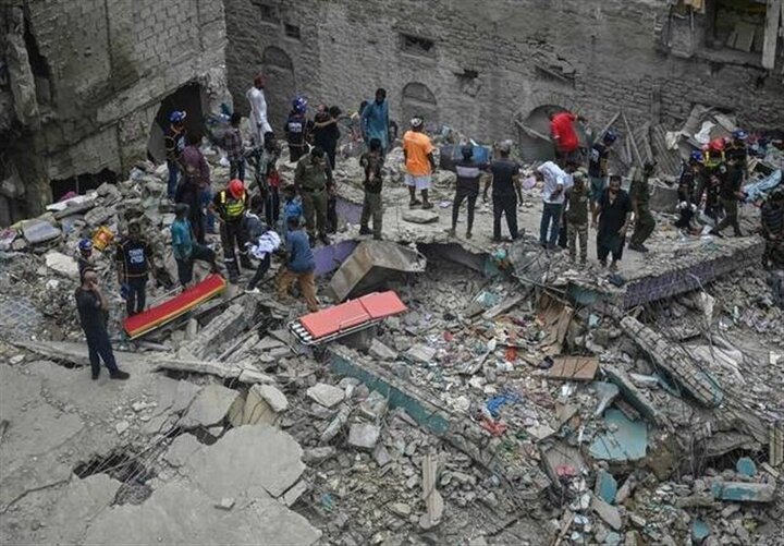 Search continues after Pakistan building  collapse kills 14
