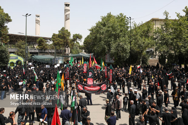 دسته عزاداری مردمی دانشجویی ظهر تاسوعا در حمایت از ولی امر مسلمین جهان
