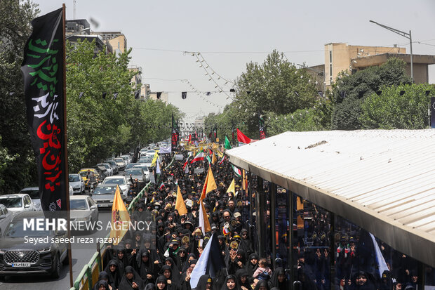 دسته عزاداری مردمی دانشجویی ظهر تاسوعا در حمایت از ولی امر مسلمین جهان