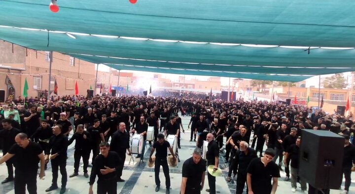 تاسوعای حسینی در اردستان؛ شکوه عشق و دلدادگی به علمدار کربلا تاسوعای حسینی در اردستان؛ شکوه عشق و دلدادگی به علمدار کربلا