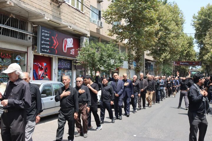 همنوایی استاندار گیلان با عزاداران تاسوعای حسینی در لاهیجان همنوایی استاندار گیلان با عزاداران تاسوعای حسینی در لاهیجان