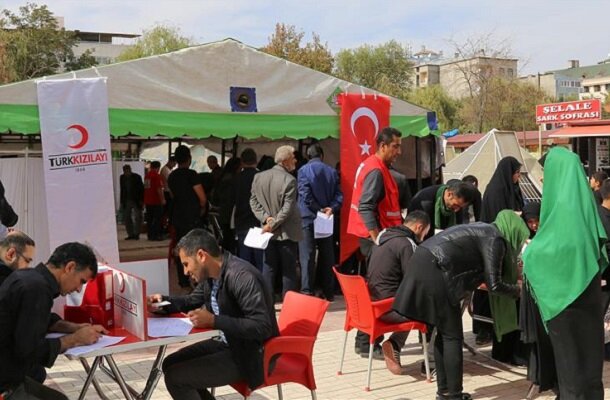 Binlerce İstanbullu İmam Hüseyin (a.s) için Kızılay'a kan bağışladı Binlerce İstanbullu İmam Hüseyin (a.s) için Kızılay'a kan bağışladı