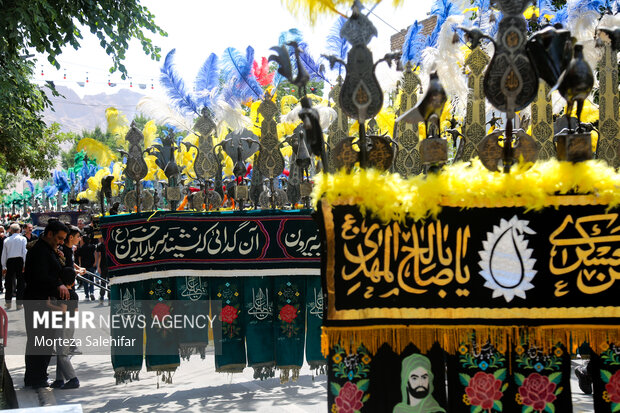 آیین سنتی «علم‌کِشی» در فرخشهر چهارمحال و بختیاری