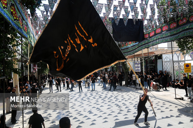 آیین سنتی «علم‌کِشی» در فرخشهر چهارمحال و بختیاری