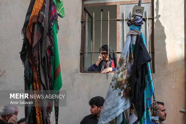آیین نخل‌گردانی تاسوعا در مهدیشهر
