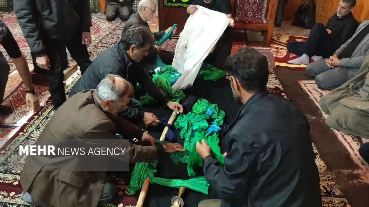 پرچم ایستادگی در دستان مردم اشکور؛ آیین عَلَم‌بندی همچنان زنده است