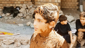 آیین گل‌مالی در هیئت ۷۲ تن دره‌شهر+عکس