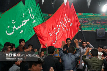 بالفيديو والصور.."إيران في مأتم الحسين(ع)"؛ اقامة مراسم عزاء يوم عاشورا في انحاء البلاد