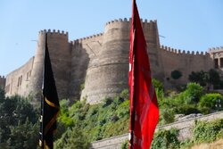 خیمه‌ای به وسعت لرستان؛ وقتی شهر سیاه می‌پوشد