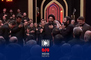 اجرای نوحه «بدر فاطمه نور کلامی سیدالشهدا» توسط حاج حسین سیب‌سرخی