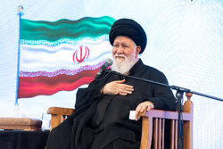 اشک و مقتل‌خوانی آیت‌الله علم‌الهدی در روز شهادت امام رضا(ع)