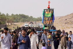 عزاداری مردم شیعه و سنی شهر بزمان در روز عاشورا