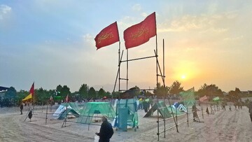 آیین نخل‌گردانی و خیمه‌سوزی عاشورا در روستای دستجرده برگزارشد