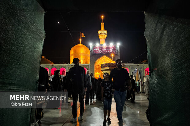 شب عاشورای حسینی در حرم مطهر امام رضا(ع)
