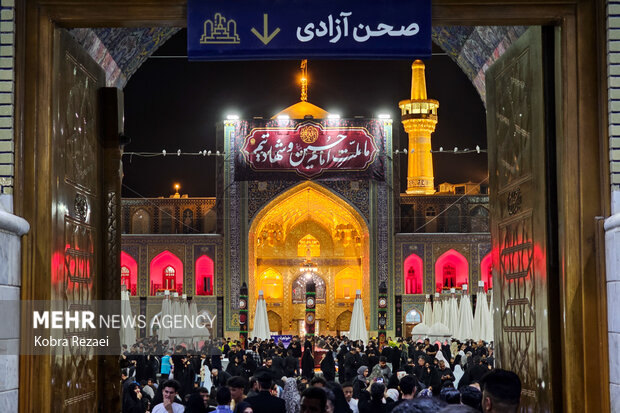 شب عاشورای حسینی در حرم مطهر امام رضا(ع)