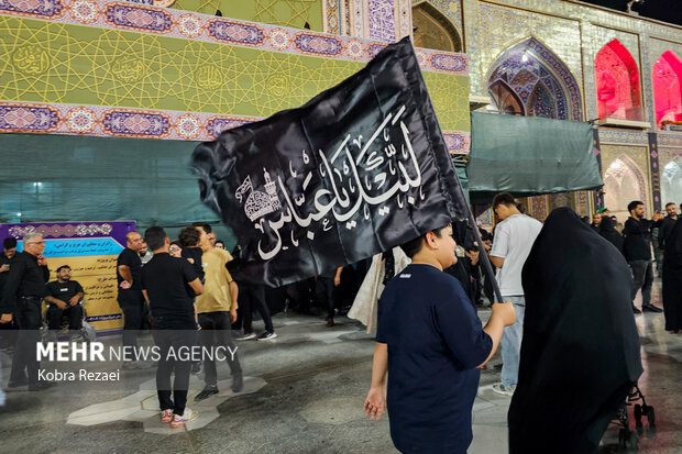 شب عاشورای حسینی در حرم مطهر امام رضا(ع)
