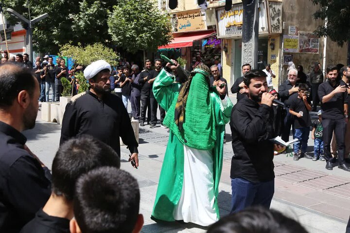 شور حسینی در سنندج؛ آئینهای عاشورایی با حضور پرشور جوانان