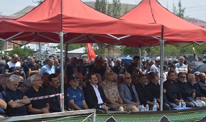 Iğdır'da Aşura merasimi yoğun katılımla gerçekleşti Iğdır'da Aşura merasimi yoğun katılımla gerçekleşti