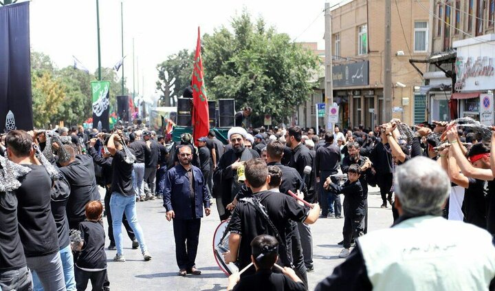 اوج دلدادگی بوشهریها در روز عاشورا؛ حماسهای از جنس عشق، ایثار و اشک اوج دلدادگی بوشهریها در روز عاشورا؛ حماسهای از جنس عشق، ایثار و اشک