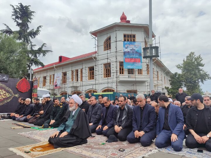 مردم دیار میرزا کوچک جنگلی نماز ظهر عاشورا را اقامه کردند