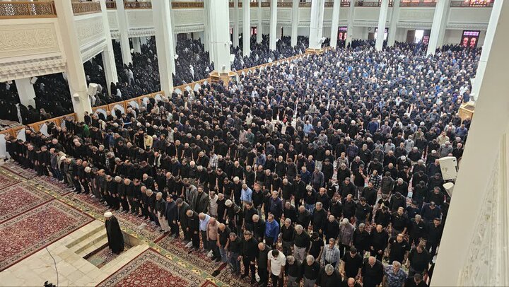 نماز ظهر عاشورا در حرم شاهچراغ (ع) اقامه شد