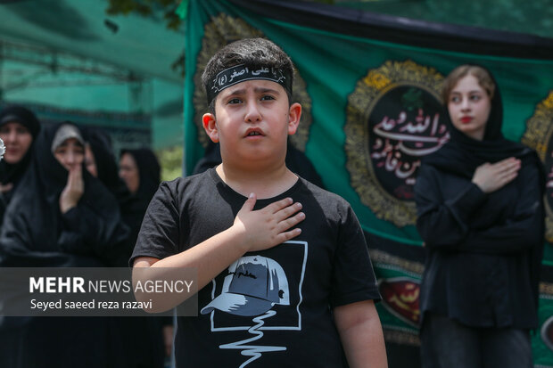 مراسم عزاداری ظهر عاشورا در محله سیزده آبان