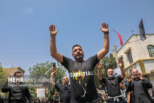 مراسم عزاداری ظهر عاشورا در محله سیزده آبان