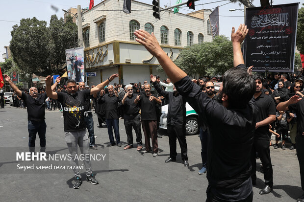 مراسم عزاداری ظهر عاشورا در محله سیزده آبان