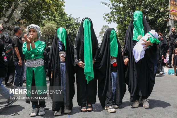مراسم عزاداری ظهر عاشورا در محله سیزده آبان
