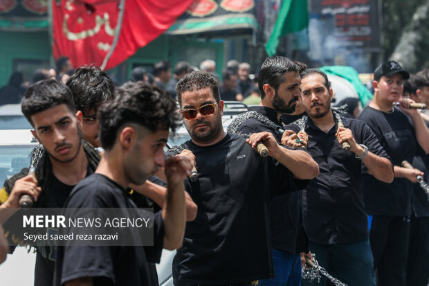 مراسم عزاداری ظهر عاشورا در محله سیزده آبان
