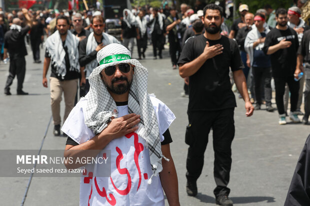 مراسم عزاداری ظهر عاشورا در محله سیزده آبان