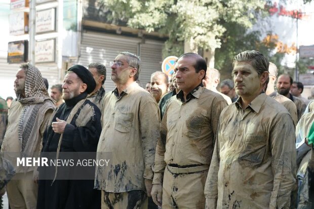 آئین گِل‌مالی روز عاشورای حسینی در خرم‌آباد