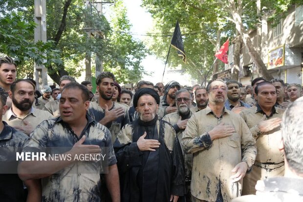 آئین گِل‌مالی روز عاشورای حسینی در خرم‌آباد