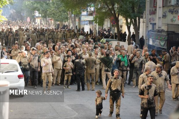 آئین گِل‌مالی روز عاشورای حسینی در خرم‌آباد