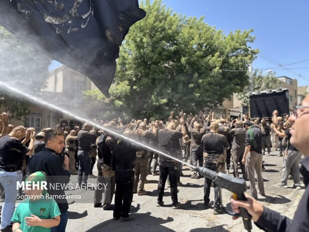 آئین «گل‌گیران» بیجار در عاشورای حسینی