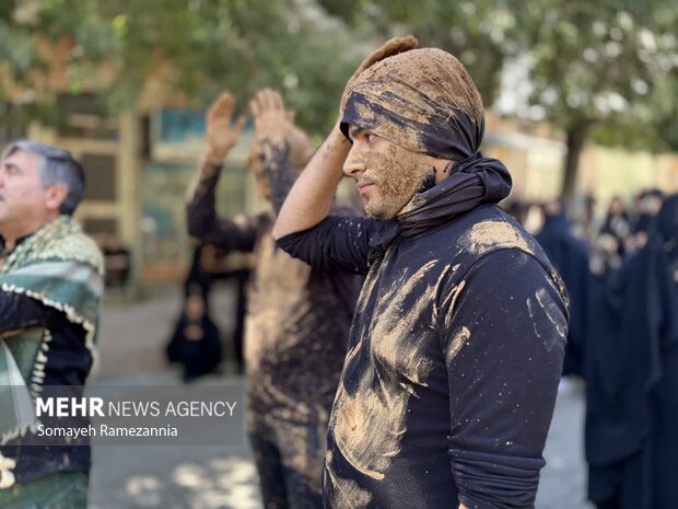آئین «گل‌گیران» بیجار در عاشورای حسینی