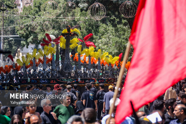 عزاداری مردم سرپلذهاب در روز عاشورا